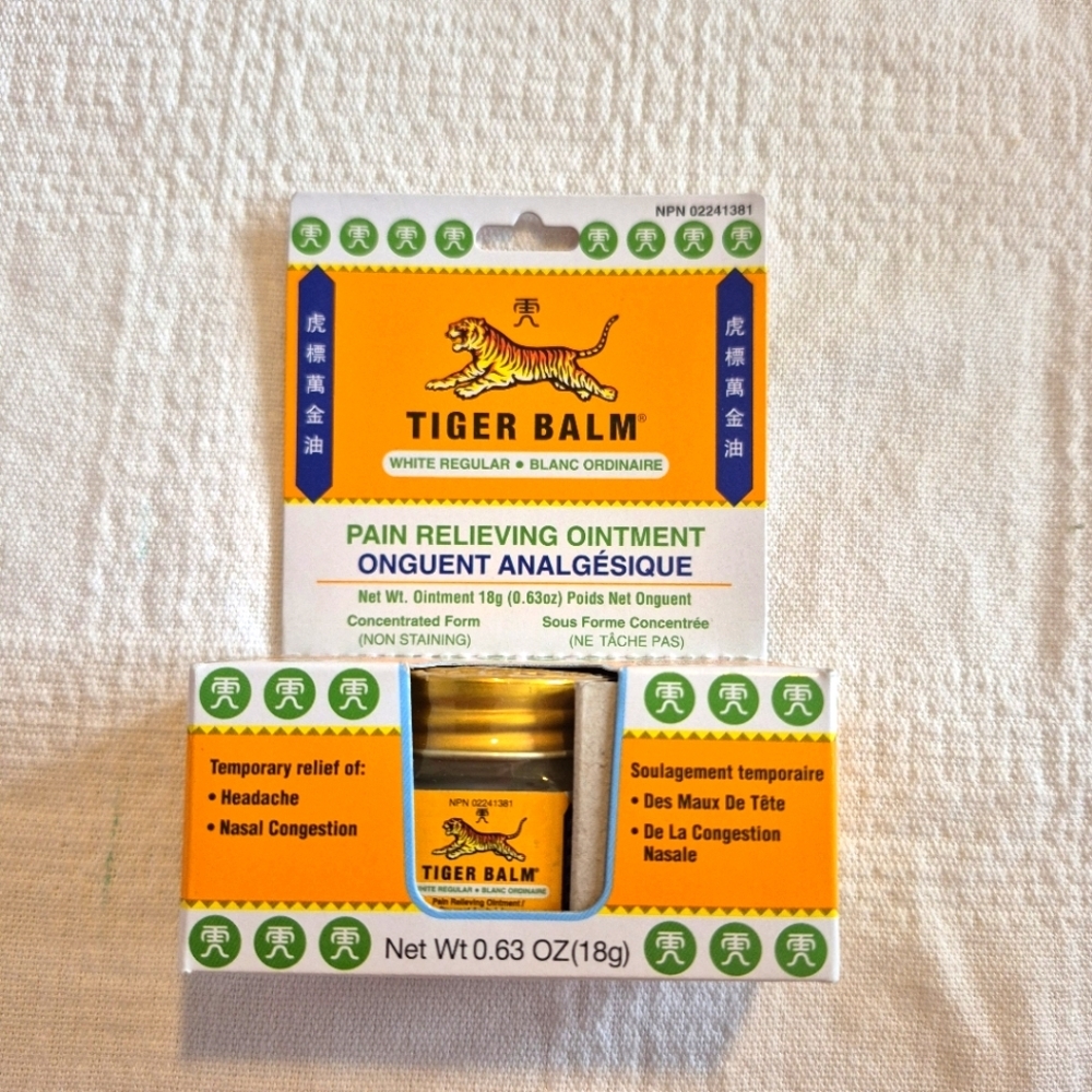 Tiger Balm white Regular pain Relieving Ointment 18g jar New unopened